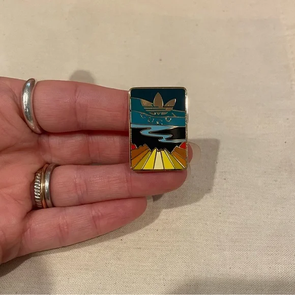 Gucci x Adidas Limited Edition Enamel Pin - Picture 8 of 10